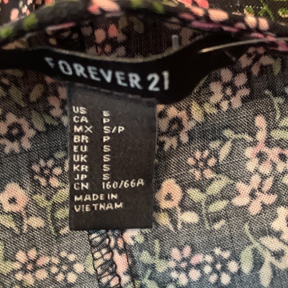 Forever 21 Black Floral Long Sleeved Romper- NWT - Picture 12 of 13